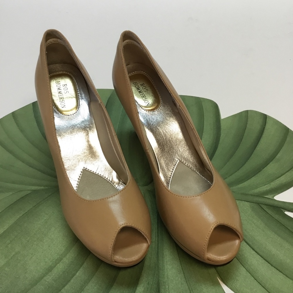 New Neutral Pumps. Ros Hommerson - Picture 1 of 7